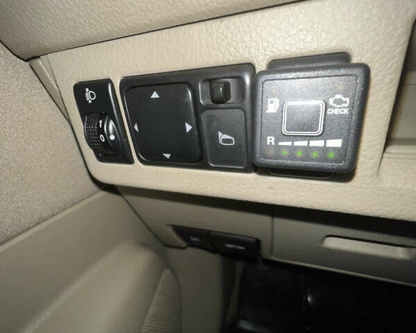 Бежевый Ниссан Тиида, объемом двигателя 1.6 л и пробегом 191 тыс. км за 5999 $, фото 24 на Automoto.ua