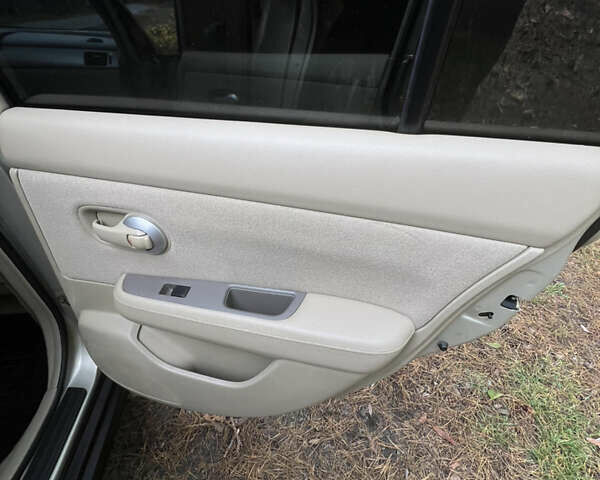 Бежевый Ниссан Тиида, объемом двигателя 1.6 л и пробегом 191 тыс. км за 5999 $, фото 46 на Automoto.ua