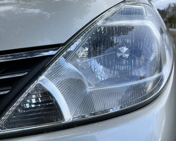 Бежевый Ниссан Тиида, объемом двигателя 1.6 л и пробегом 191 тыс. км за 5999 $, фото 5 на Automoto.ua