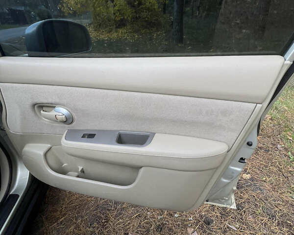 Бежевый Ниссан Тиида, объемом двигателя 1.6 л и пробегом 191 тыс. км за 5999 $, фото 49 на Automoto.ua