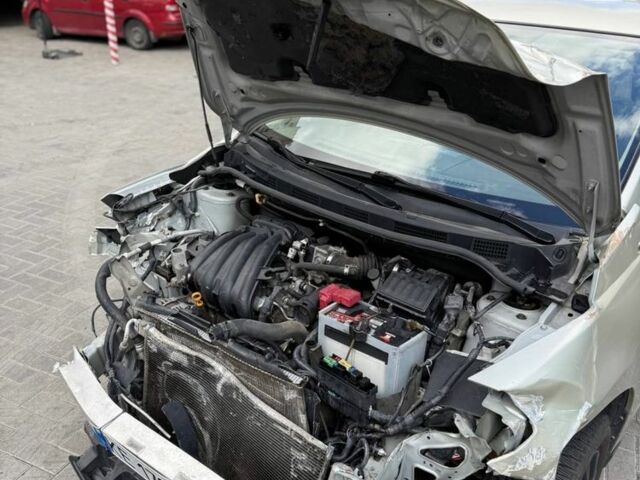 Бежевий Ніссан Тііда, об'ємом двигуна 1.6 л та пробігом 178 тис. км за 1950 $, фото 13 на Automoto.ua