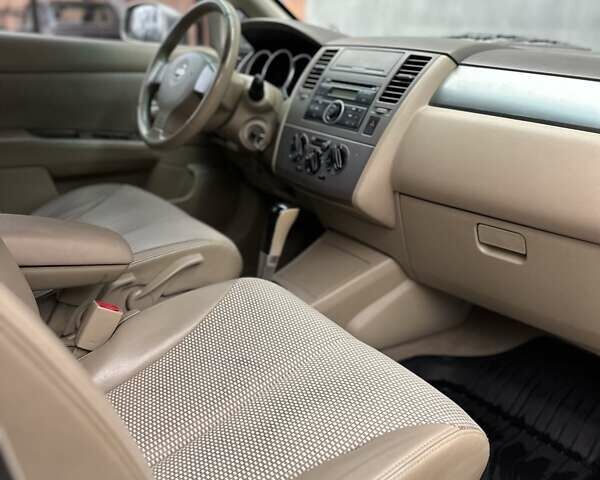 Бежевый Ниссан Тиида, объемом двигателя 1.6 л и пробегом 193 тыс. км за 4900 $, фото 41 на Automoto.ua