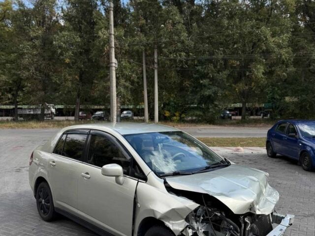 Бежевий Ніссан Тііда, об'ємом двигуна 1.6 л та пробігом 178 тис. км за 1950 $, фото 4 на Automoto.ua