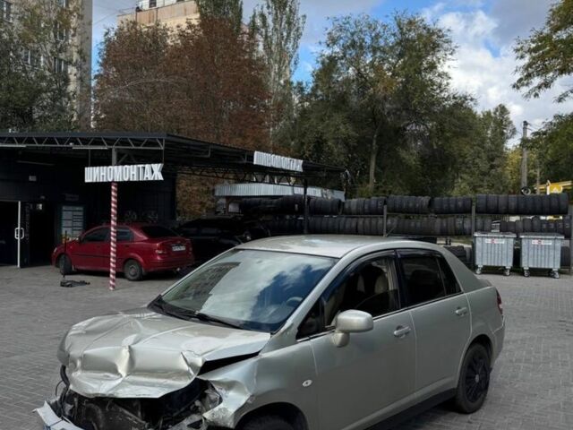 Бежевий Ніссан Тііда, об'ємом двигуна 1.6 л та пробігом 178 тис. км за 1950 $, фото 3 на Automoto.ua