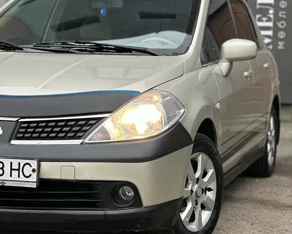 Бежевый Ниссан Тиида, объемом двигателя 1.6 л и пробегом 193 тыс. км за 4900 $, фото 5 на Automoto.ua