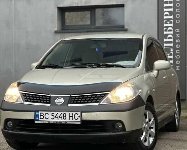 Бежевый Ниссан Тиида, объемом двигателя 1.6 л и пробегом 193 тыс. км за 4900 $, фото 2 на Automoto.ua