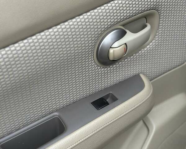 Бежевый Ниссан Тиида, объемом двигателя 1.6 л и пробегом 193 тыс. км за 4900 $, фото 32 на Automoto.ua