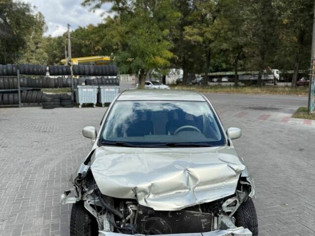 Бежевий Ніссан Тііда, об'ємом двигуна 1.6 л та пробігом 178 тис. км за 1950 $, фото 6 на Automoto.ua