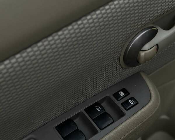 Бежевый Ниссан Тиида, объемом двигателя 1.6 л и пробегом 193 тыс. км за 4599 $, фото 25 на Automoto.ua