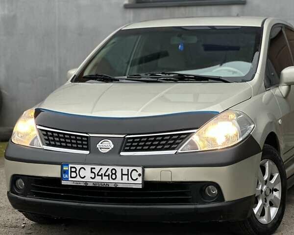 Бежевый Ниссан Тиида, объемом двигателя 1.6 л и пробегом 193 тыс. км за 4599 $, фото 4 на Automoto.ua