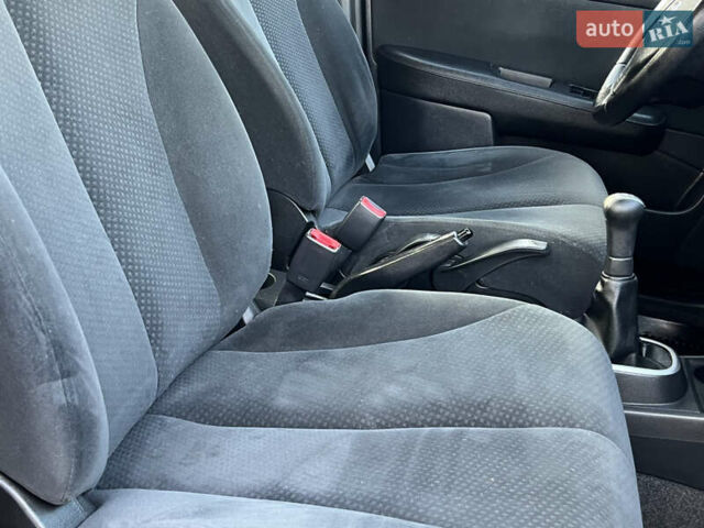 Бежевий Ніссан Тііда, об'ємом двигуна 1.6 л та пробігом 165 тис. км за 6600 $, фото 6 на Automoto.ua