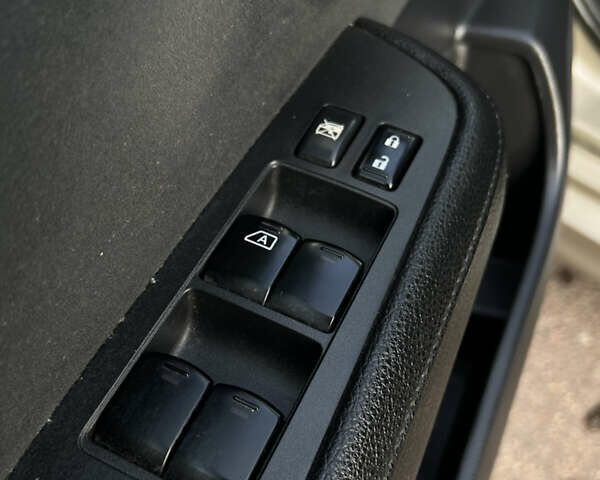 Бежевий Ніссан Тііда, об'ємом двигуна 1.6 л та пробігом 165 тис. км за 6600 $, фото 43 на Automoto.ua