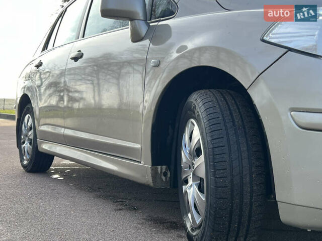 Бежевий Ніссан Тііда, об'ємом двигуна 1.6 л та пробігом 165 тис. км за 6600 $, фото 11 на Automoto.ua