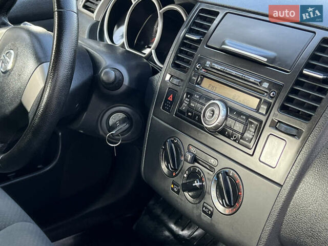 Бежевий Ніссан Тііда, об'ємом двигуна 1.6 л та пробігом 165 тис. км за 6600 $, фото 8 на Automoto.ua