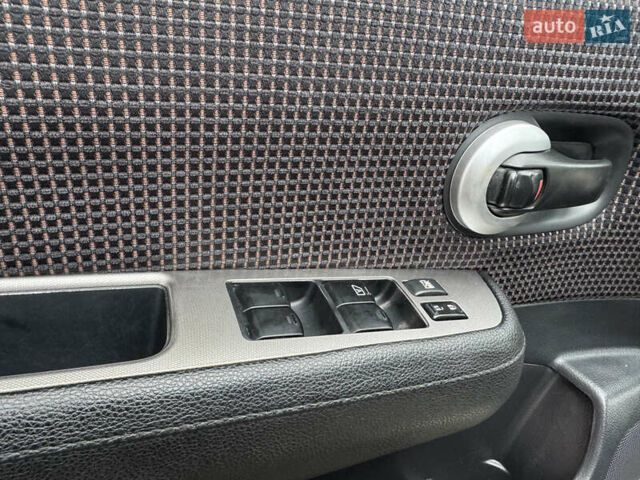 Бежевый Ниссан Тиида, объемом двигателя 1.6 л и пробегом 152 тыс. км за 6999 $, фото 25 на Automoto.ua