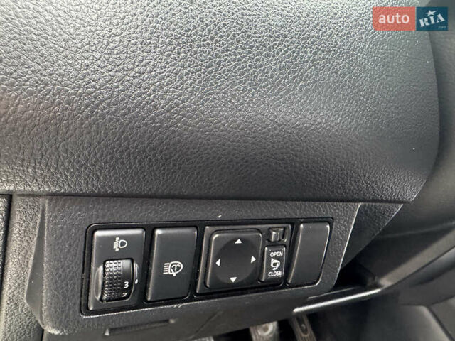 Бежевый Ниссан Тиида, объемом двигателя 1.6 л и пробегом 152 тыс. км за 6999 $, фото 24 на Automoto.ua