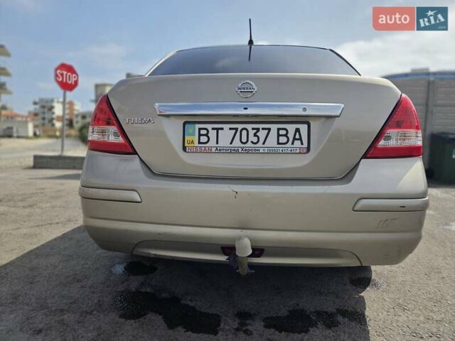 Бежевый Ниссан Тиида, объемом двигателя 1.6 л и пробегом 130 тыс. км за 7500 $, фото 8 на Automoto.ua