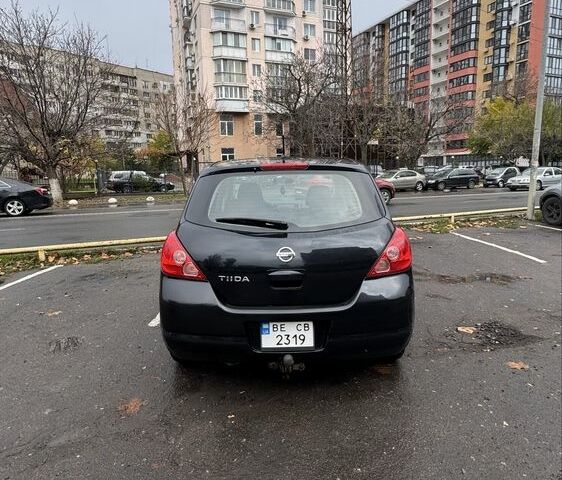 Черный Ниссан Тиида, объемом двигателя 1.6 л и пробегом 222 тыс. км за 5900 $, фото 7 на Automoto.ua