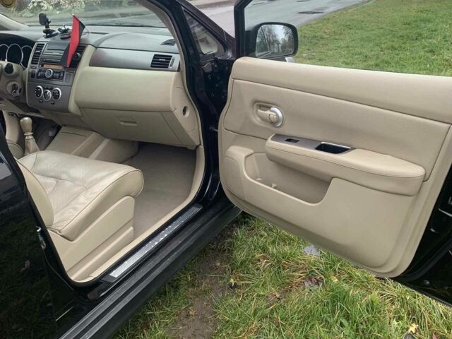 Черный Ниссан Тиида, объемом двигателя 1.5 л и пробегом 261 тыс. км за 5500 $, фото 3 на Automoto.ua