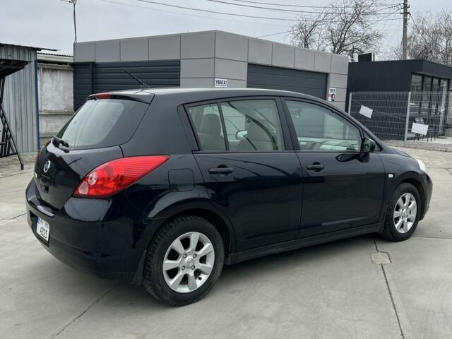 Черный Ниссан Тиида, объемом двигателя 1.6 л и пробегом 188 тыс. км за 5800 $, фото 10 на Automoto.ua