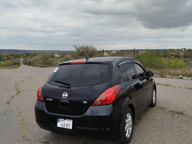Черный Ниссан Тиида, объемом двигателя 1.6 л и пробегом 2 тыс. км за 6200 $, фото 6 на Automoto.ua