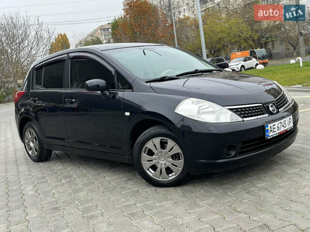 Черный Ниссан Тиида, объемом двигателя 1.6 л и пробегом 172 тыс. км за 6900 $, фото 6 на Automoto.ua