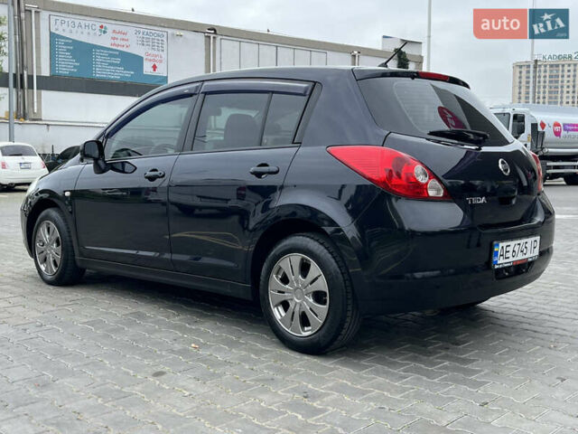 Черный Ниссан Тиида, объемом двигателя 1.6 л и пробегом 172 тыс. км за 6900 $, фото 18 на Automoto.ua