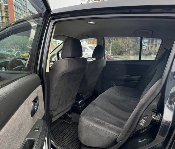 Черный Ниссан Тиида, объемом двигателя 1.6 л и пробегом 222 тыс. км за 5900 $, фото 6 на Automoto.ua