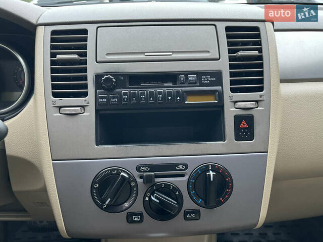 Черный Ниссан Тиида, объемом двигателя 1.6 л и пробегом 172 тыс. км за 6900 $, фото 26 на Automoto.ua