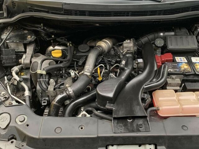 Черный Ниссан Тиида, объемом двигателя 1.5 л и пробегом 261 тыс. км за 5500 $, фото 5 на Automoto.ua