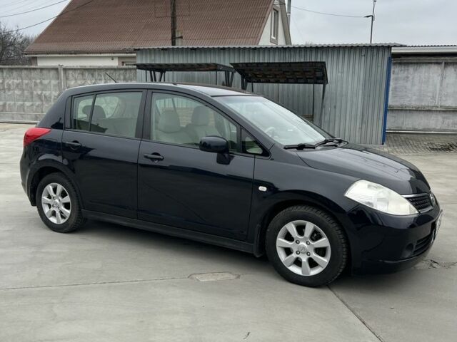 Черный Ниссан Тиида, объемом двигателя 1.6 л и пробегом 188 тыс. км за 5800 $, фото 12 на Automoto.ua