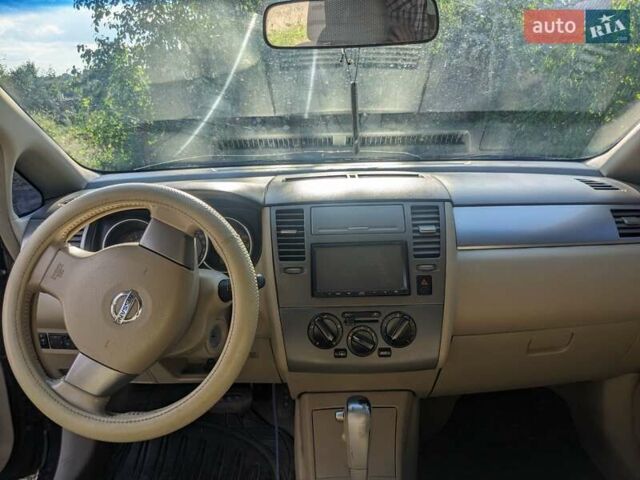 Черный Ниссан Тиида, объемом двигателя 1.6 л и пробегом 209 тыс. км за 4400 $, фото 4 на Automoto.ua