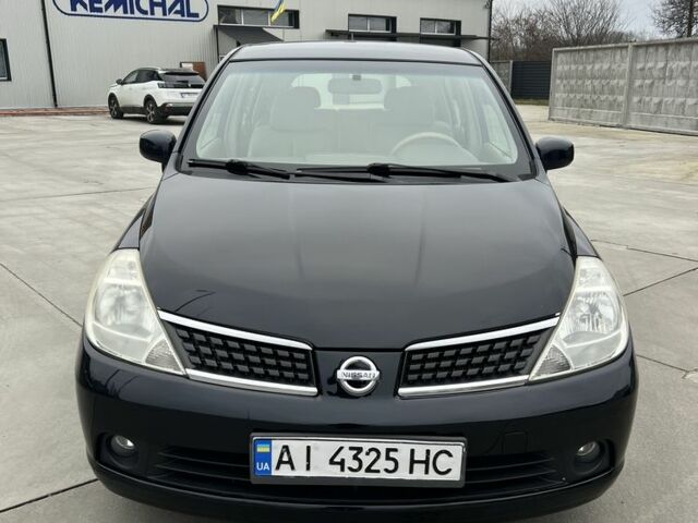 Черный Ниссан Тиида, объемом двигателя 1.6 л и пробегом 188 тыс. км за 5800 $, фото 1 на Automoto.ua