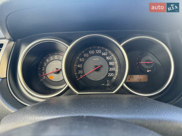 Черный Ниссан Тиида, объемом двигателя 1.6 л и пробегом 195 тыс. км за 5000 $, фото 2 на Automoto.ua