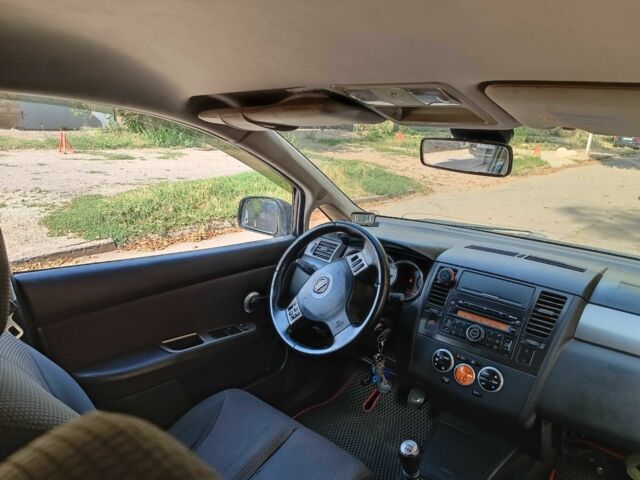 Чорний Ніссан Тііда, об'ємом двигуна 1.8 л та пробігом 255 тис. км за 4100 $, фото 6 на Automoto.ua