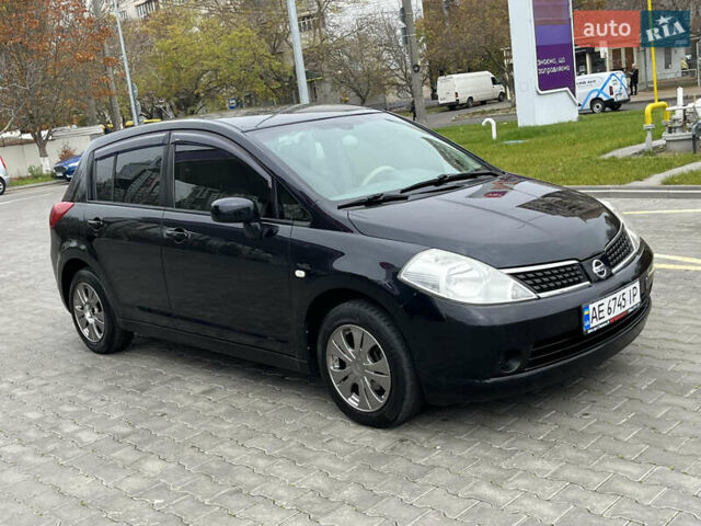 Черный Ниссан Тиида, объемом двигателя 1.6 л и пробегом 172 тыс. км за 6900 $, фото 11 на Automoto.ua