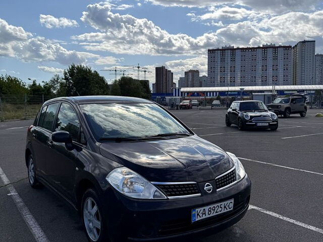 Черный Ниссан Тиида, объемом двигателя 1.6 л и пробегом 250 тыс. км за 4500 $, фото 8 на Automoto.ua