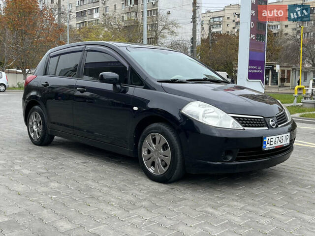 Черный Ниссан Тиида, объемом двигателя 1.6 л и пробегом 172 тыс. км за 6900 $, фото 10 на Automoto.ua