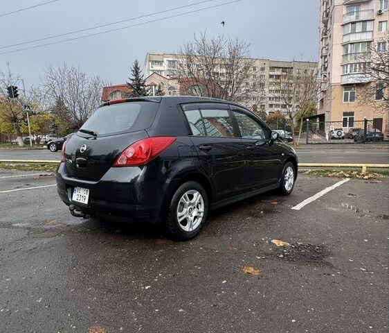 Черный Ниссан Тиида, объемом двигателя 1.6 л и пробегом 222 тыс. км за 5900 $, фото 2 на Automoto.ua