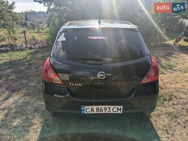 Черный Ниссан Тиида, объемом двигателя 1.6 л и пробегом 209 тыс. км за 4400 $, фото 5 на Automoto.ua