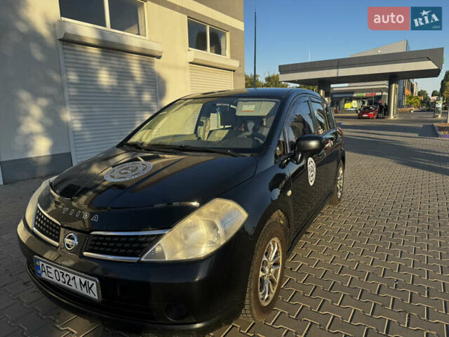 Чорний Ніссан Тііда, об'ємом двигуна 1.6 л та пробігом 179 тис. км за 5617 $, фото 3 на Automoto.ua