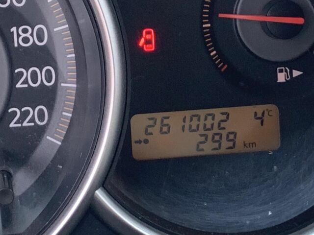 Черный Ниссан Тиида, объемом двигателя 1.5 л и пробегом 261 тыс. км за 5500 $, фото 1 на Automoto.ua