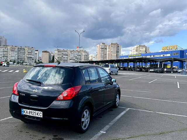 Черный Ниссан Тиида, объемом двигателя 1.6 л и пробегом 250 тыс. км за 4500 $, фото 7 на Automoto.ua
