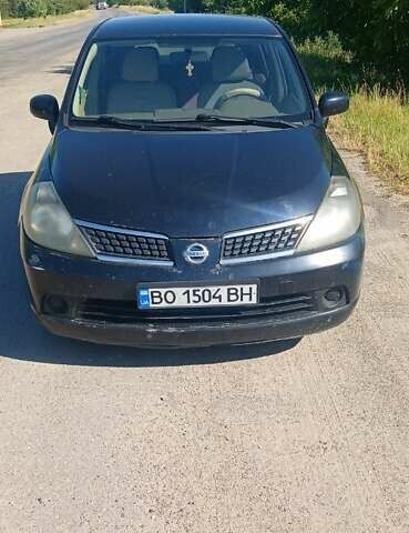 Черный Ниссан Тиида, объемом двигателя 1.6 л и пробегом 301 тыс. км за 4900 $, фото 1 на Automoto.ua