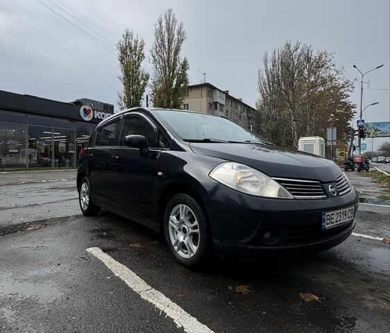 Черный Ниссан Тиида, объемом двигателя 1.6 л и пробегом 222 тыс. км за 5900 $, фото 1 на Automoto.ua