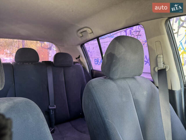 Черный Ниссан Тиида, объемом двигателя 1.6 л и пробегом 195 тыс. км за 5000 $, фото 4 на Automoto.ua