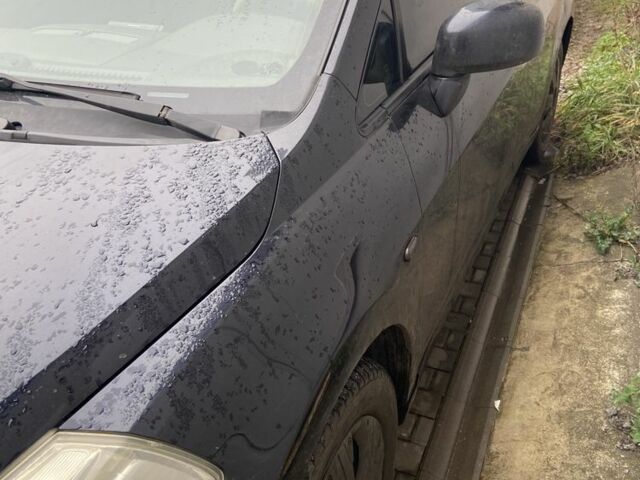 Черный Ниссан Тиида, объемом двигателя 1.6 л и пробегом 200 тыс. км за 4500 $, фото 2 на Automoto.ua