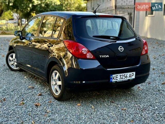Черный Ниссан Тиида, объемом двигателя 1.6 л и пробегом 257 тыс. км за 5999 $, фото 1 на Automoto.ua