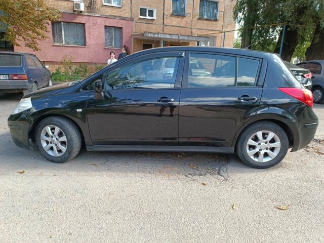 Чорний Ніссан Тііда, об'ємом двигуна 1.8 л та пробігом 255 тис. км за 4100 $, фото 3 на Automoto.ua