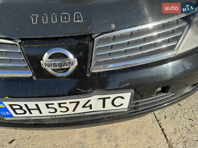 Черный Ниссан Тиида, объемом двигателя 1.6 л и пробегом 195 тыс. км за 5000 $, фото 8 на Automoto.ua